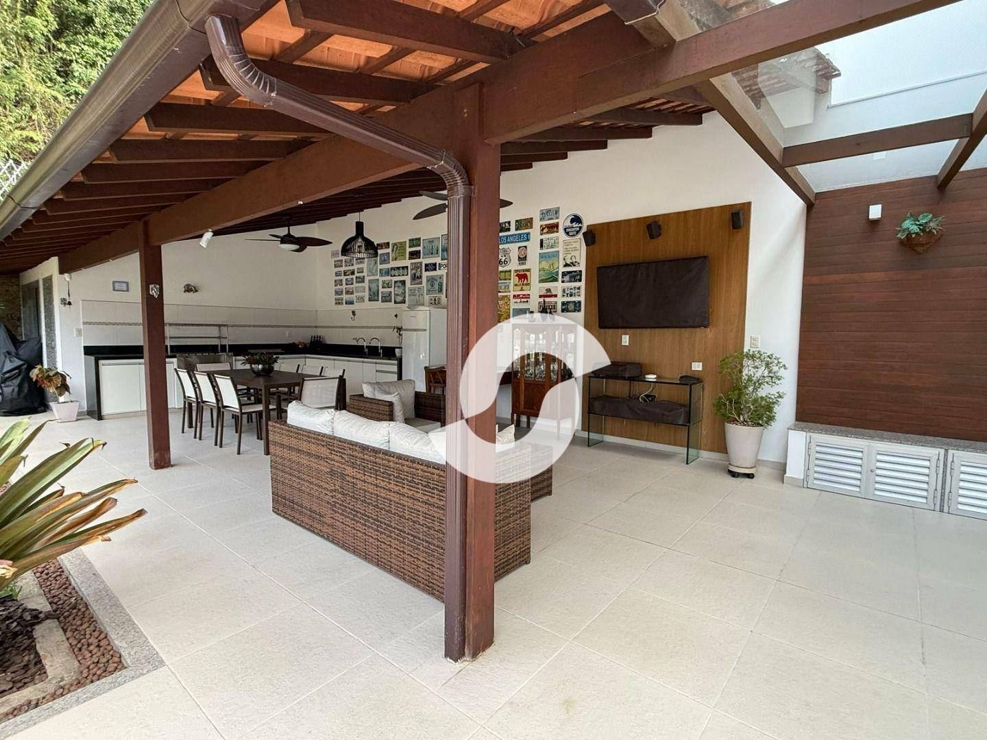 Casa à venda com 3 quartos, 350m² - São Francisco,Niterói