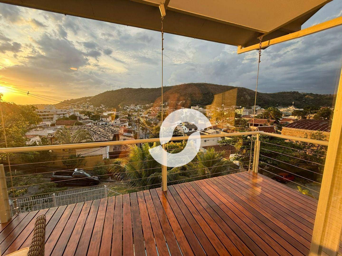 Casa à venda com 3 quartos, 350m² - São Francisco,Niterói