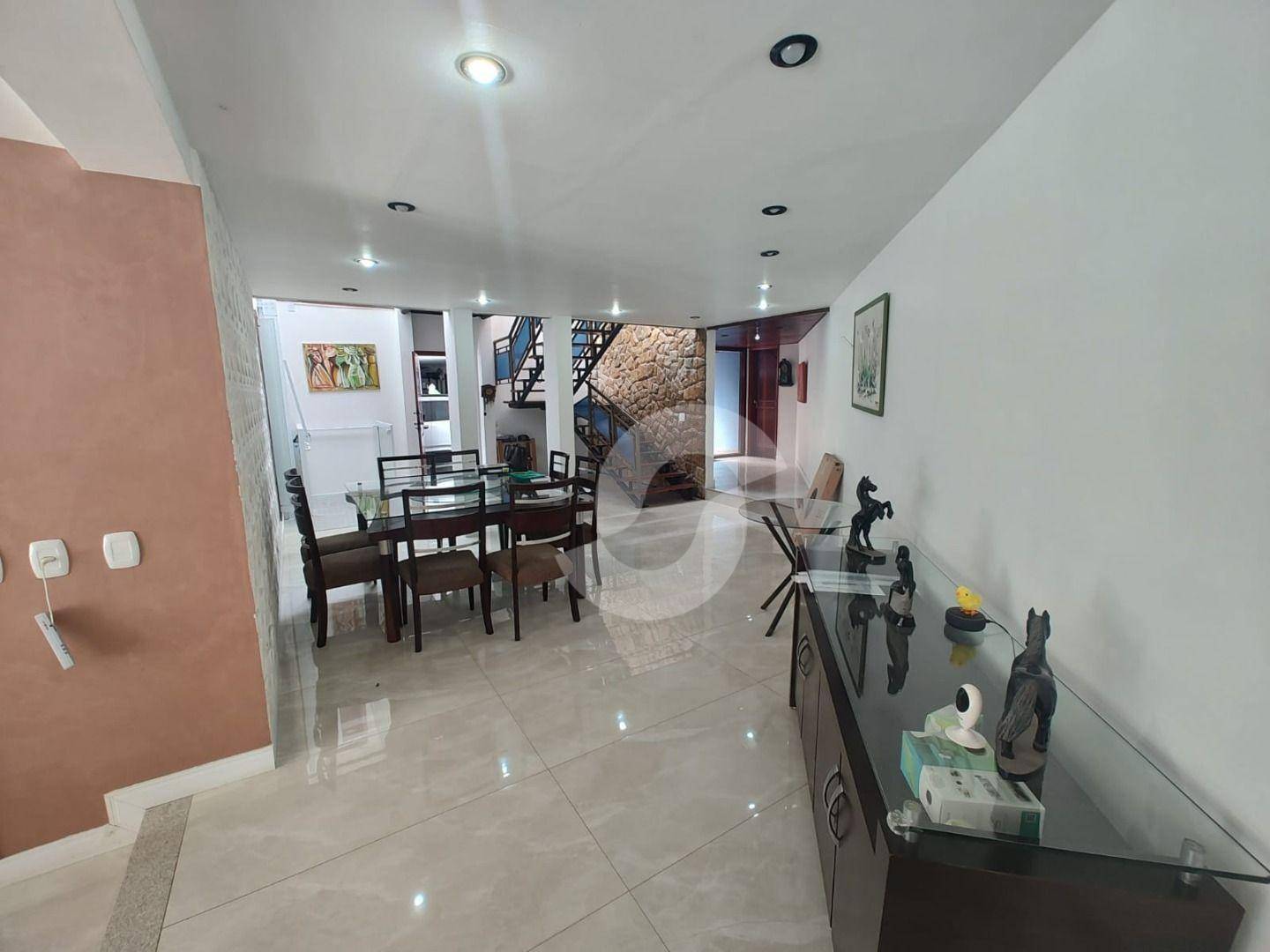 Casa à venda com 6 quartos, 370m² - Badu,Niterói