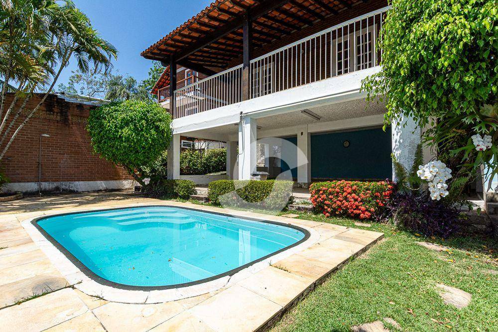 Casa à venda com 4 quartos, 271m² - Itaipu,Niterói