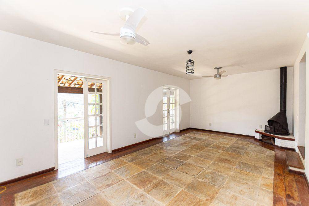  - Casa com 4 dormitórios à venda, 270 m² por R$ 1.299.999,00 - Itaipu - Niterói/RJ