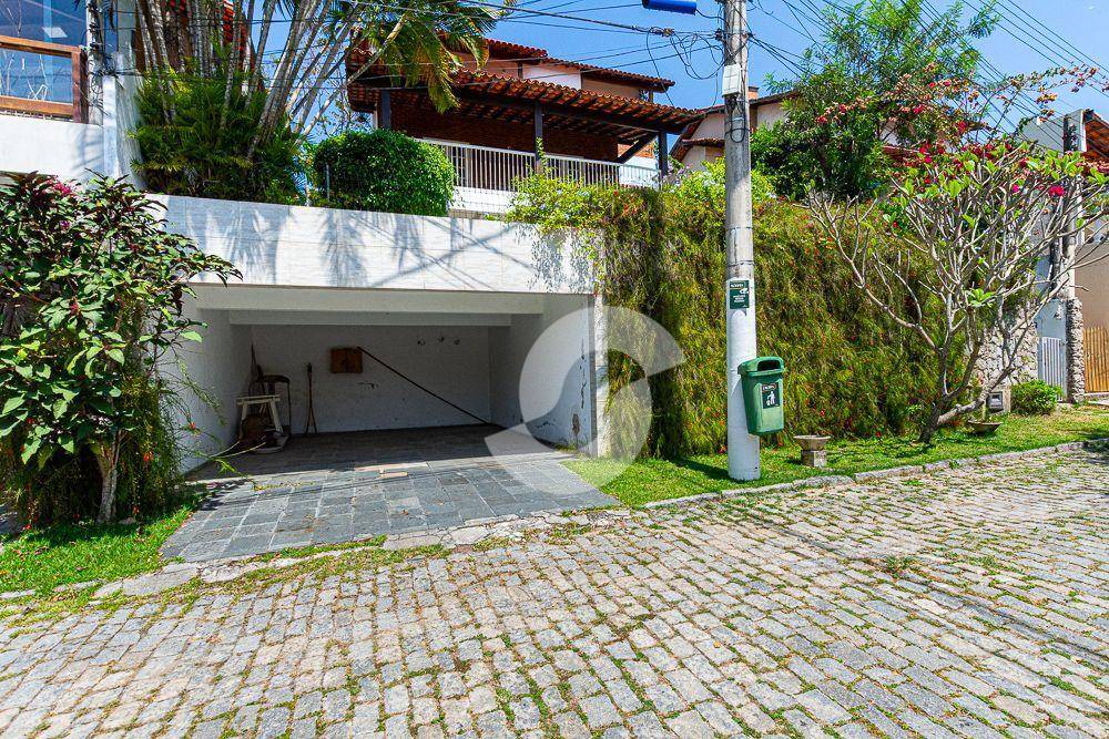 Casa à venda com 4 quartos, 271m² - Itaipu,Niterói