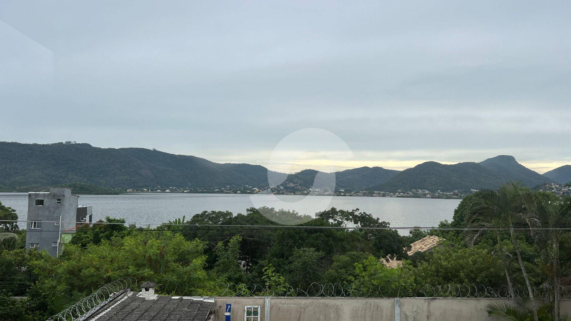 Casa à venda com 3 quartos, 300m² - Piratininga,Niterói