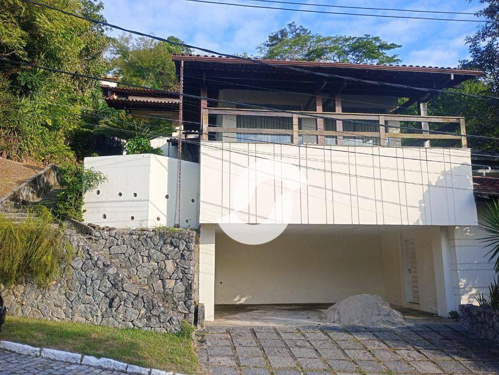 Casa à venda com 4 quartos, 340m² - Pendotiba,Niterói
