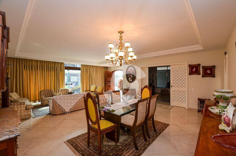 Casa à venda com 4 quartos, 403m² - São Francisco,Niterói