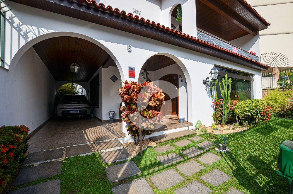 Casa à venda com 4 quartos, 403m² - São Francisco,Niterói