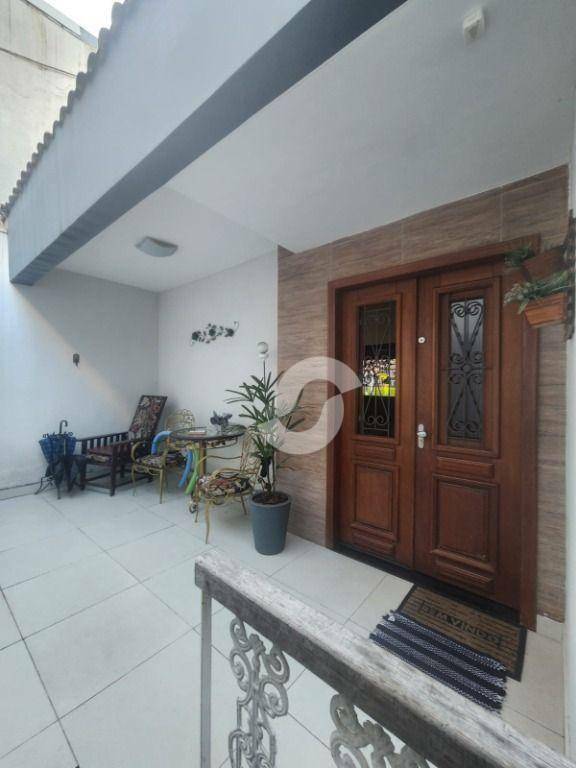 Casa à venda com 2 quartos, 96m² - Ingá,Niterói