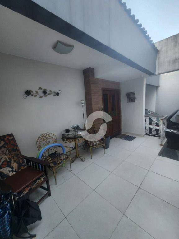 Casa à venda com 2 quartos, 96m² - Ingá,Niterói