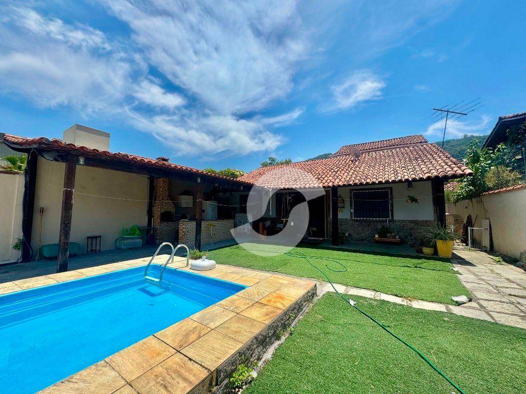 Casa à venda com 3 quartos, 158m² - Piratininga,Niterói