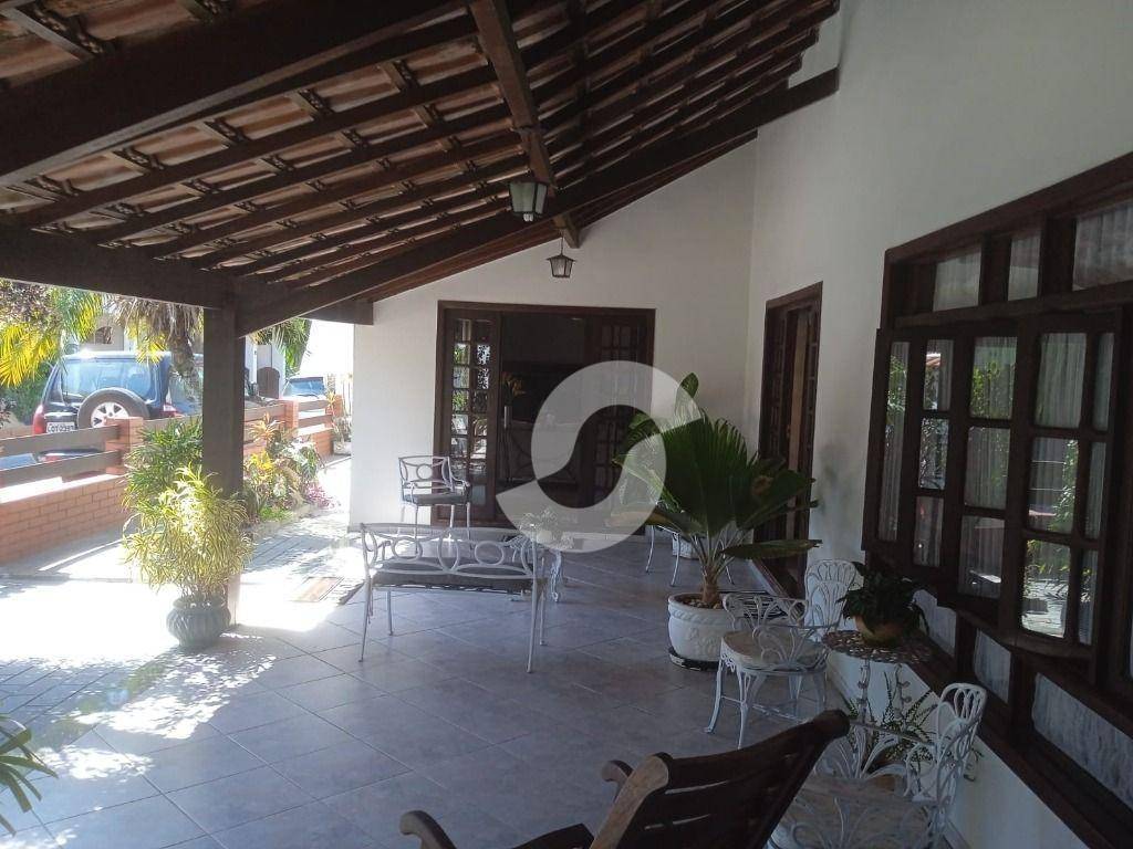 Casa à venda com 4 quartos, 290m² - Maria Paula,Niterói