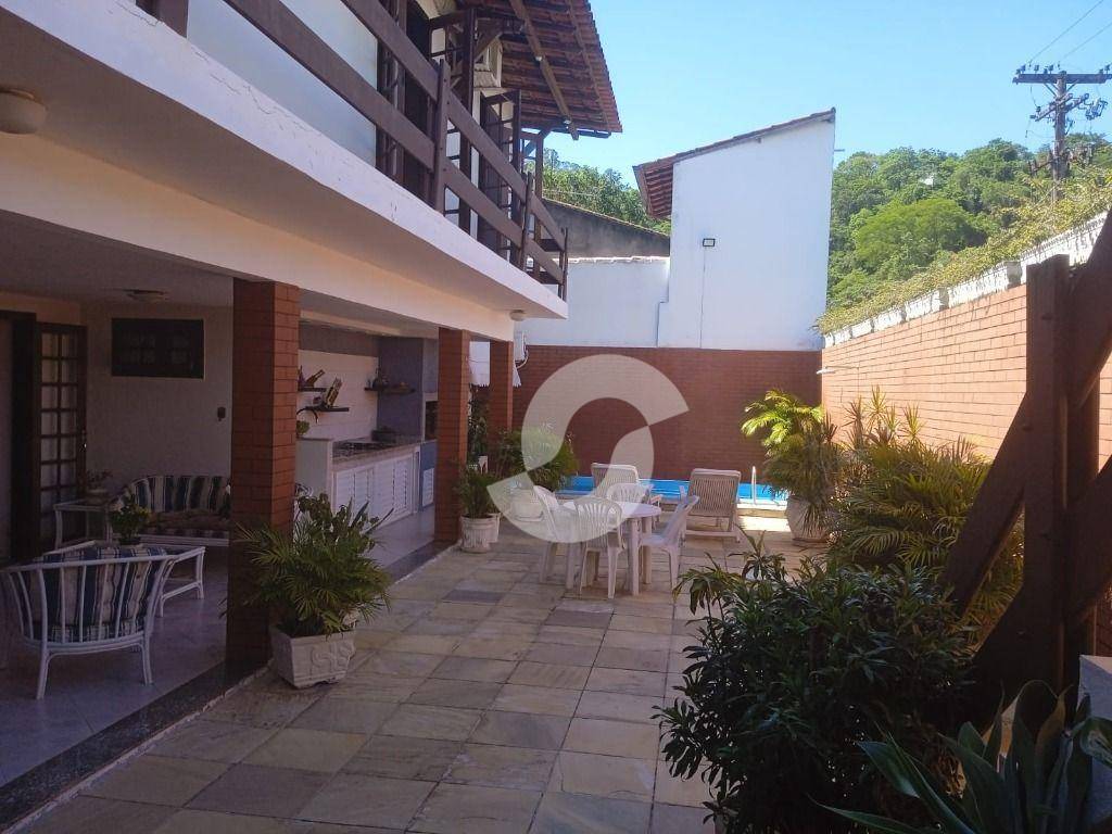 Casa à venda com 4 quartos, 290m² - Maria Paula,Niterói