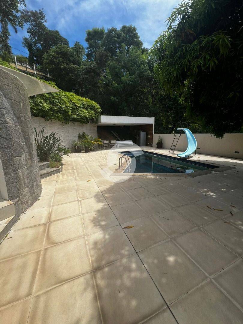 Casa à venda com 4 quartos, 600m² - Itaipu,Niterói