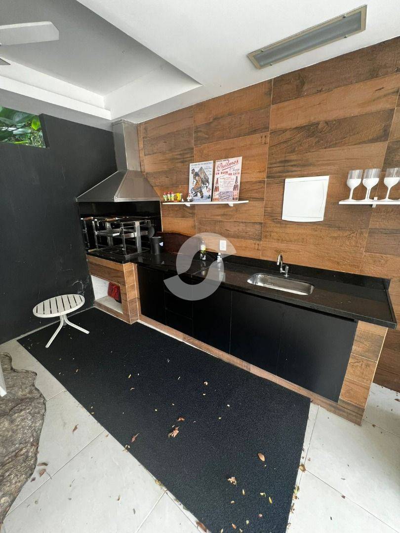 Casa à venda com 4 quartos, 600m² - Itaipu,Niterói