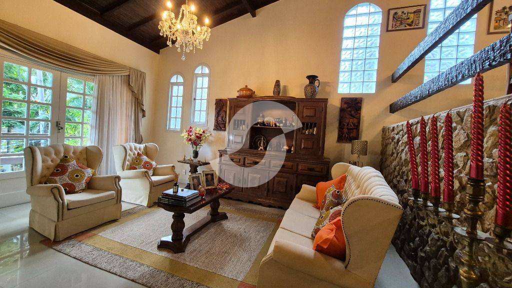 Casa à venda com 4 quartos, 342m² - Itaipu,Niterói