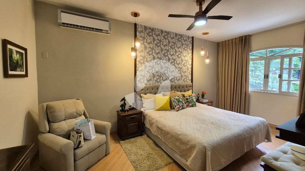 Casa à venda com 4 quartos, 342m² - Itaipu,Niterói