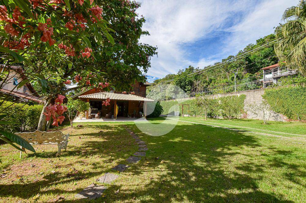 Casa à venda com 4 quartos, 197m² - Pendotiba,Niterói