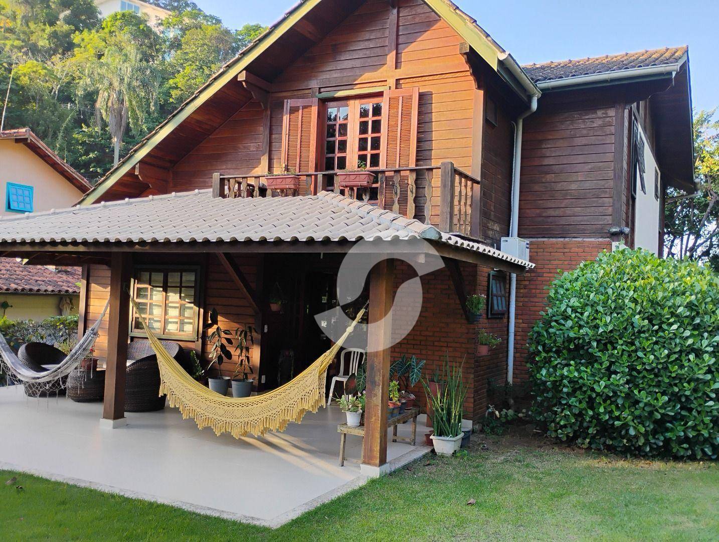 Casa à venda com 4 quartos, 197m² - Pendotiba,Niterói