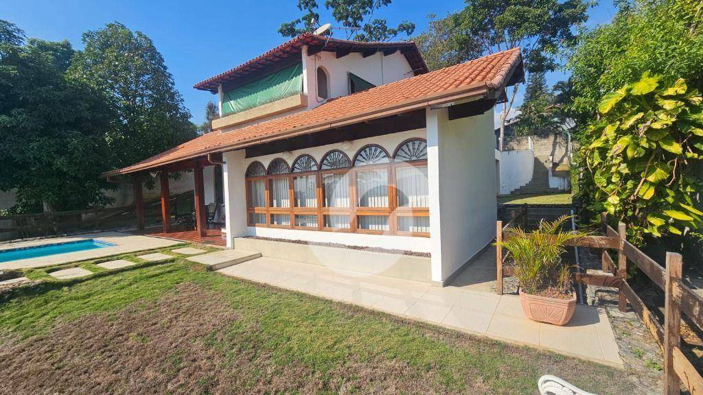 Casa à venda com 3 quartos, 259m² - Maria Paula,Niterói