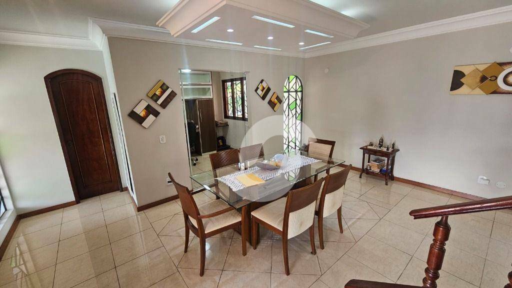 Casa à venda com 3 quartos, 259m² - Maria Paula,Niterói