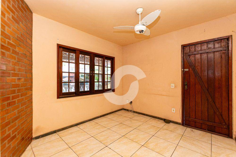  - 3 Casas num total de 7 dormitórios à venda, 300 m² por R$ 960.000 - Fátima - Niterói/RJ