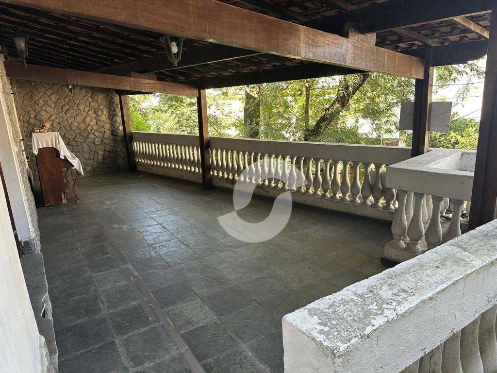 Casa à venda com 3 quartos, 162m² - Santa Rosa,Niterói