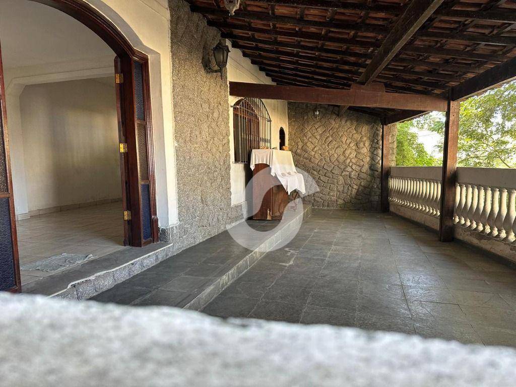 Casa à venda com 3 quartos, 162m² - Santa Rosa,Niterói