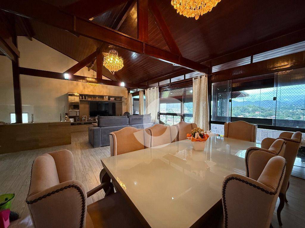 Casa à venda com 4 quartos, 450m² - Maravista,Niterói