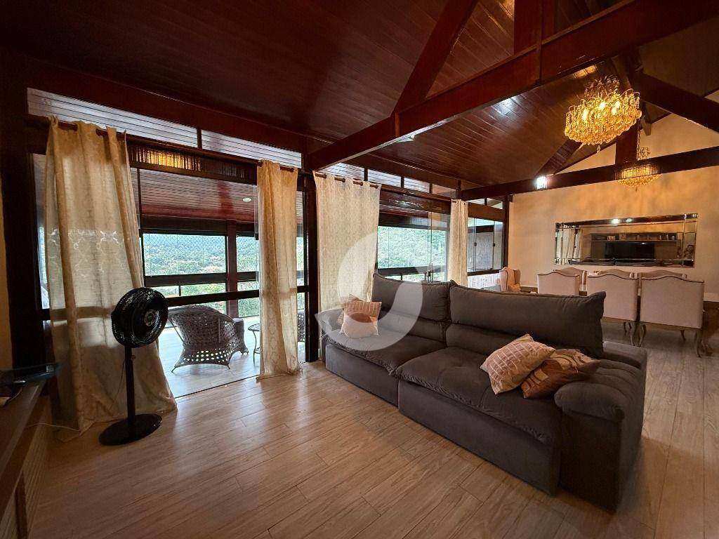 Casa à venda com 4 quartos, 450m² - Maravista,Niterói