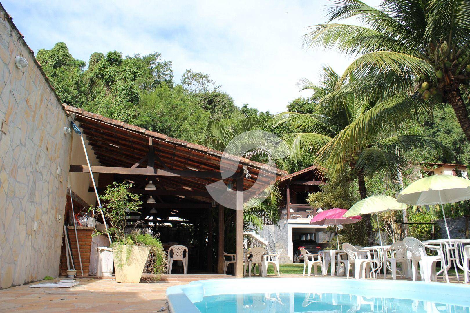 Casa à venda com 7 quartos, 177m² - Pendotiba,Niterói