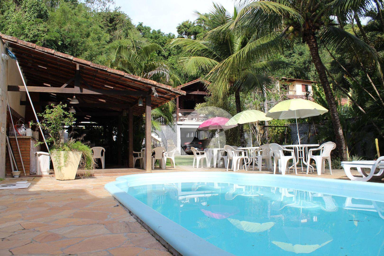 Casa à venda com 7 quartos, 177m² - Pendotiba,Niterói