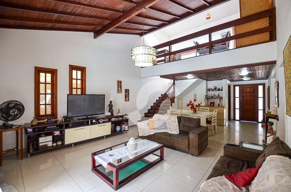 Casa à venda com 5 quartos, 228m² - Maravista,Niterói