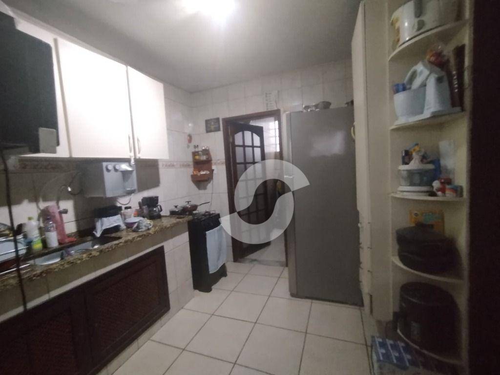Casa à venda com 3 quartos, 150m² - Santa Rosa,Niterói