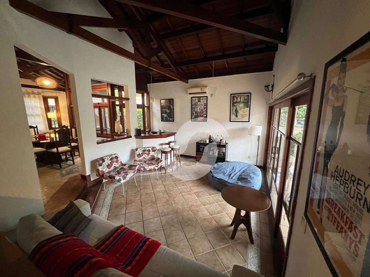 Casa à venda com 4 quartos, 537m² - Itacoatiara,Niterói