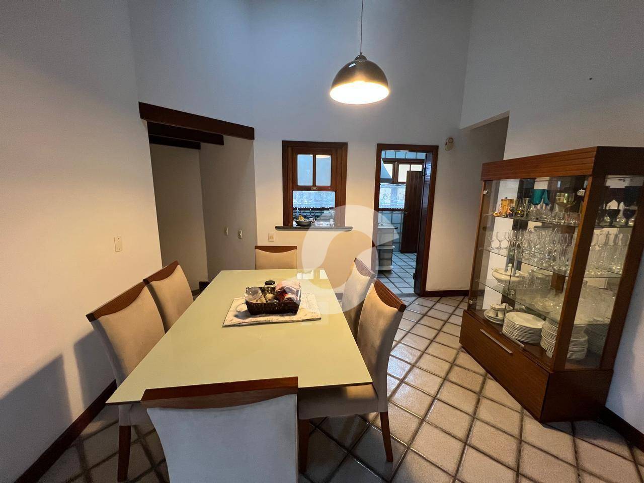  - Casa em Cond. 4 qts 2 suites à venda, 300m² - Itacoatiara - Niterói/RJ.