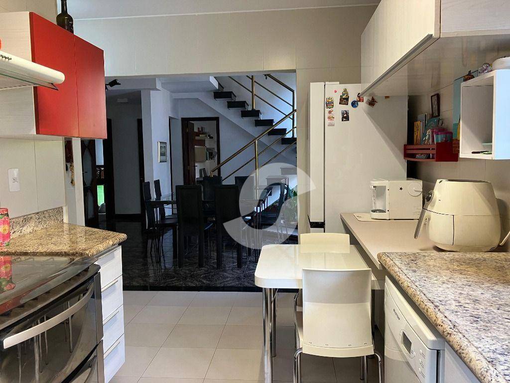 Casa à venda com 4 quartos, 280m² - Badu,Niterói
