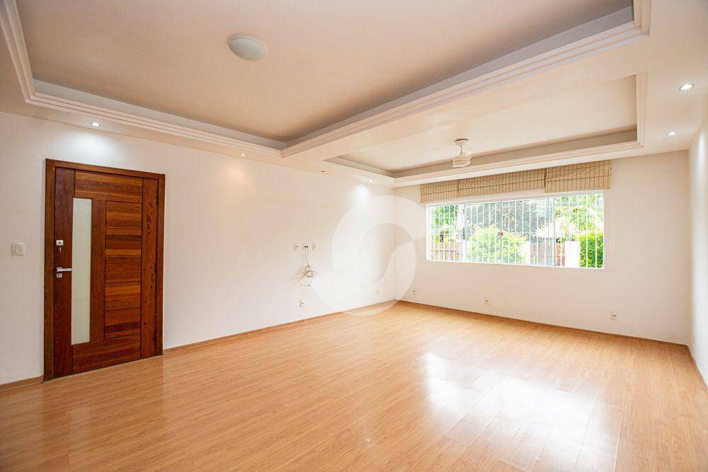 Casa à venda com 4 quartos, 182m² - Piratininga,Niterói