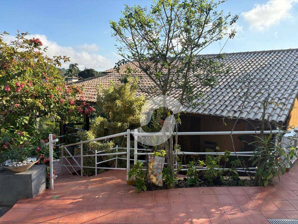 Casa à venda com 4 quartos, 278m² - Badu,Niterói