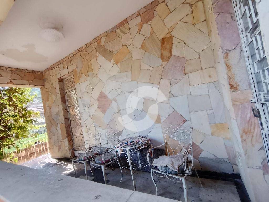 Casa à venda com 3 quartos, 150m² - Santa Rosa,Niterói