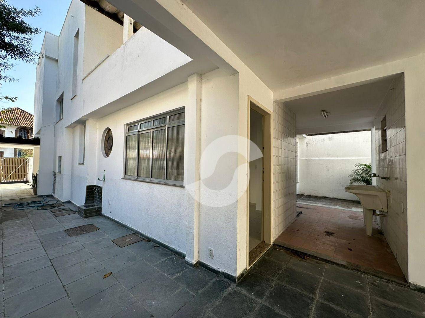 Casa à venda com 3 quartos, 180m² - São Francisco,Niterói