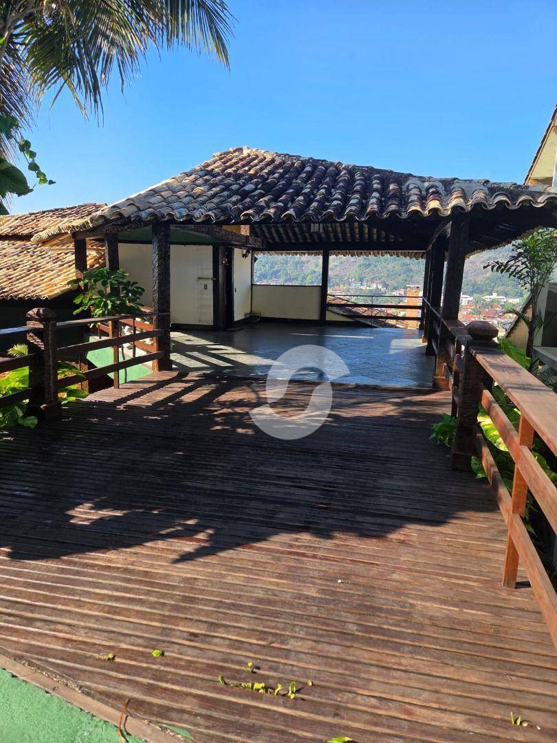 Casa à venda com 5 quartos, 550m² - Piratininga,Niterói