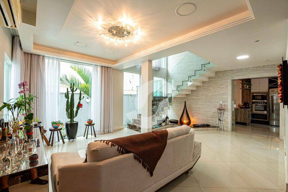 Casa à venda com 3 quartos, 219m² - Badu,Niterói