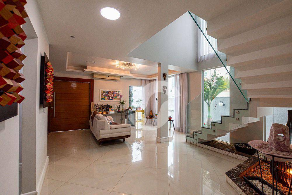 Casa à venda com 3 quartos, 219m² - Badu,Niterói