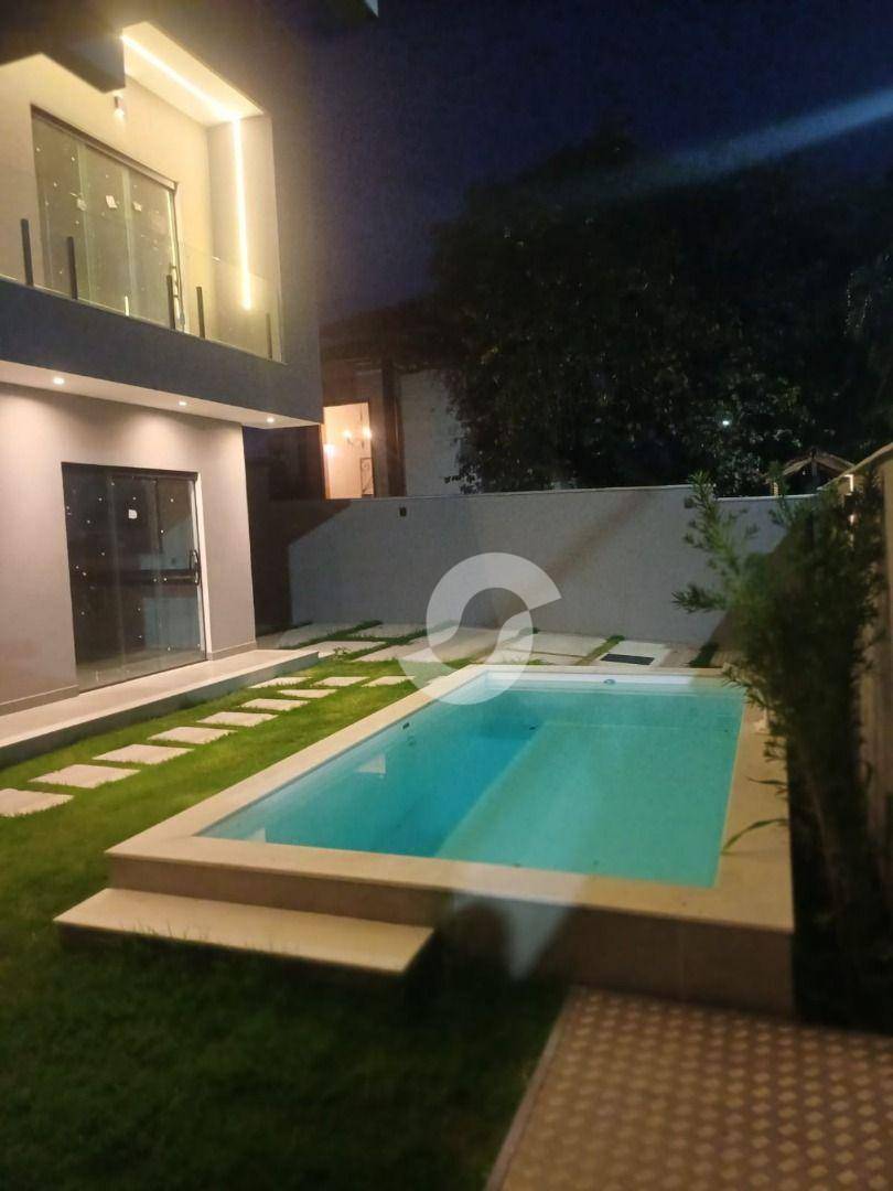 Casa à venda com 4 quartos, 165m² - Itaipu,Niterói