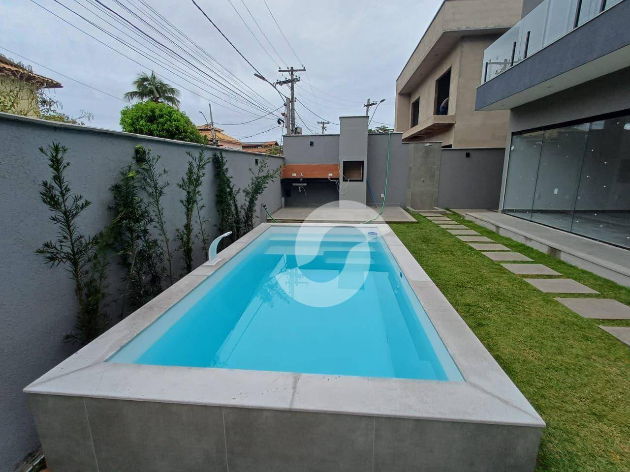 Casa à venda com 4 quartos, 165m² - Itaipu,Niterói