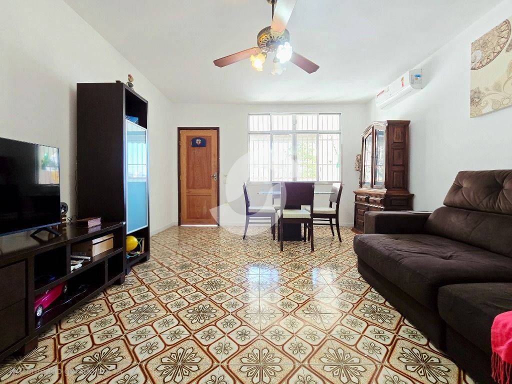 Casa à venda com 4 quartos, 400m² - Santa Rosa,Niterói