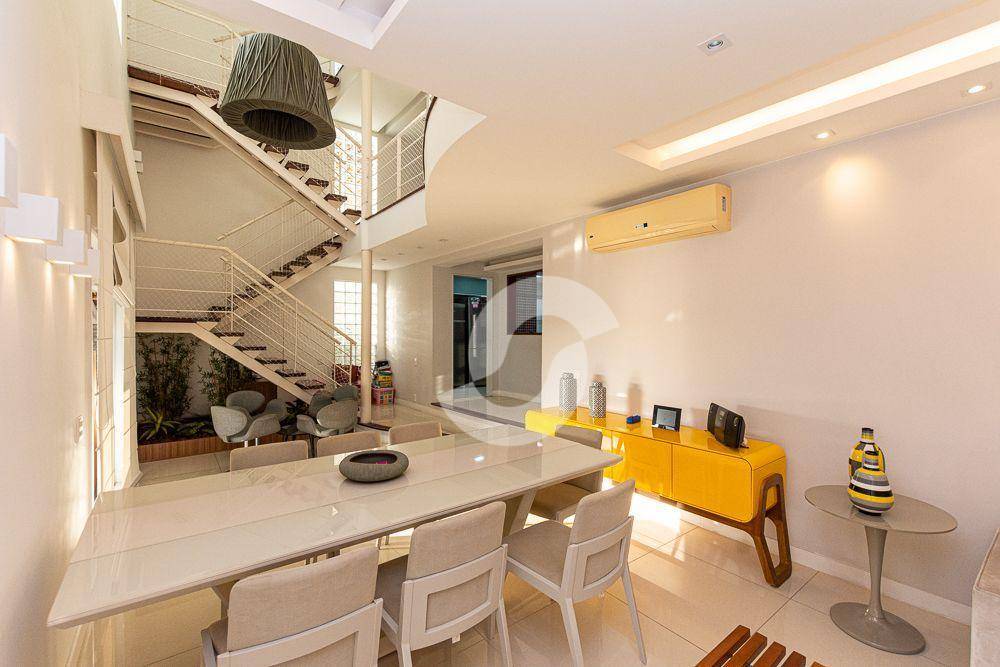 Casa à venda com 3 quartos, 271m² - Badu,Niterói