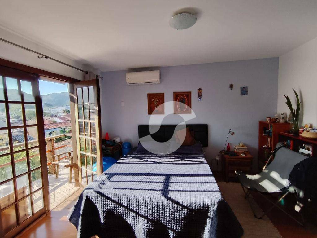 Casa à venda com 5 quartos, 211m² - Piratininga,Niterói