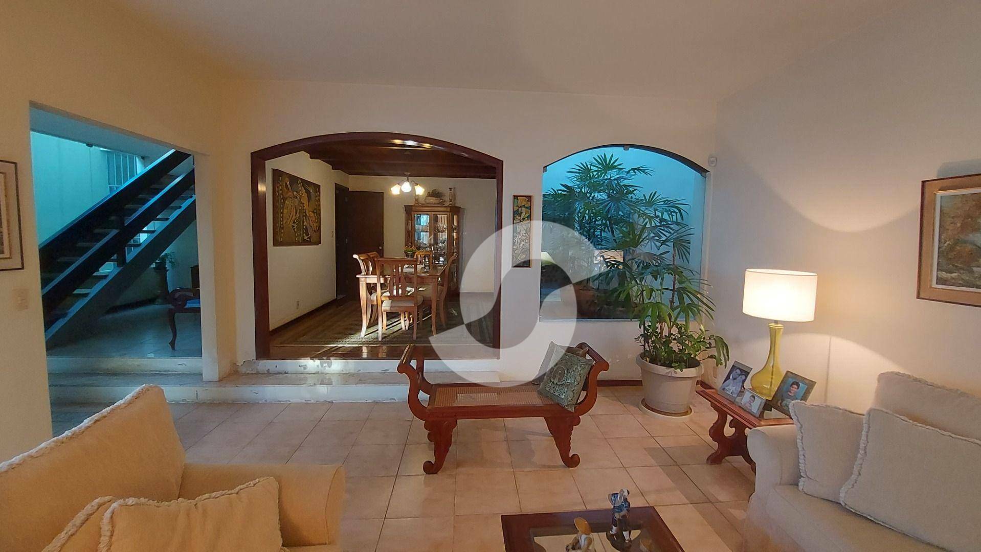 Casa à venda com 5 quartos, 360m² - São Francisco,Niterói