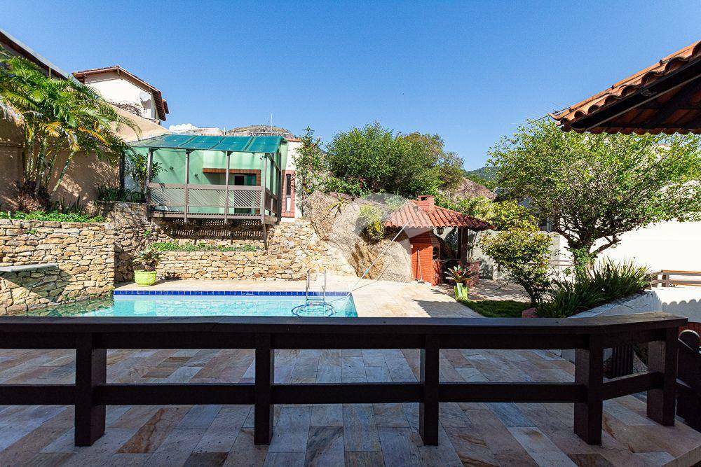Casa à venda com 4 quartos, 394m² - São Francisco,Niterói