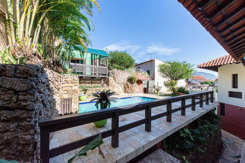 Casa à venda com 4 quartos, 394m² - São Francisco,Niterói